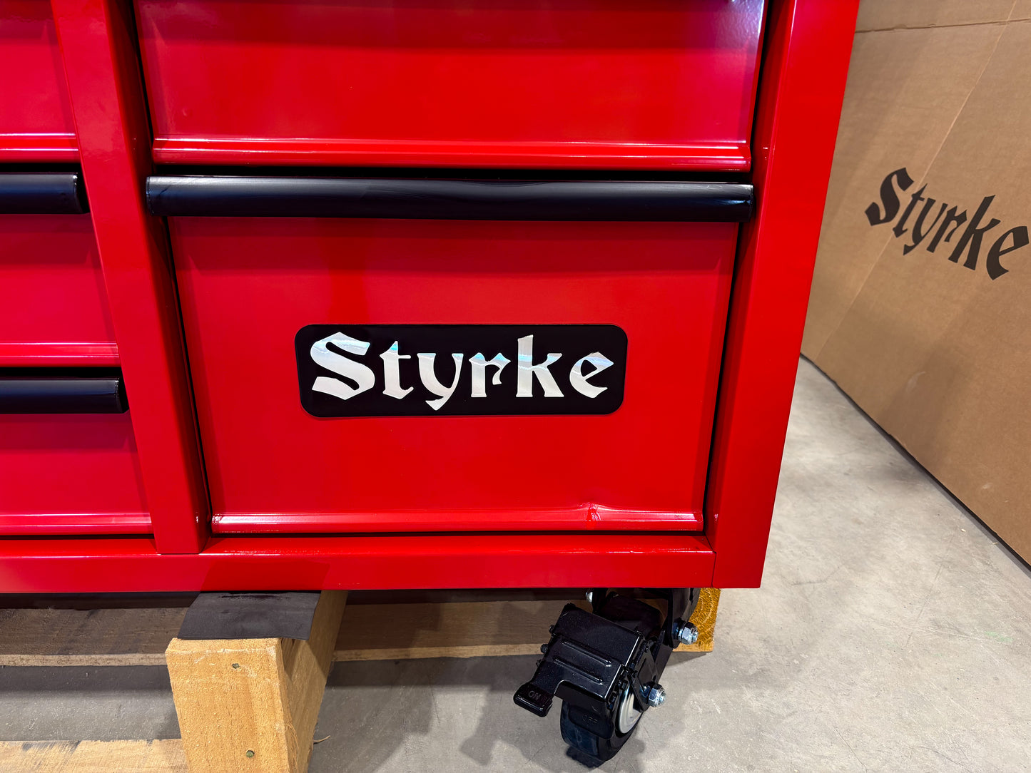 *SCRATCH AND DENT* 72" Tool Chest and Hutch - Red/Red/Black